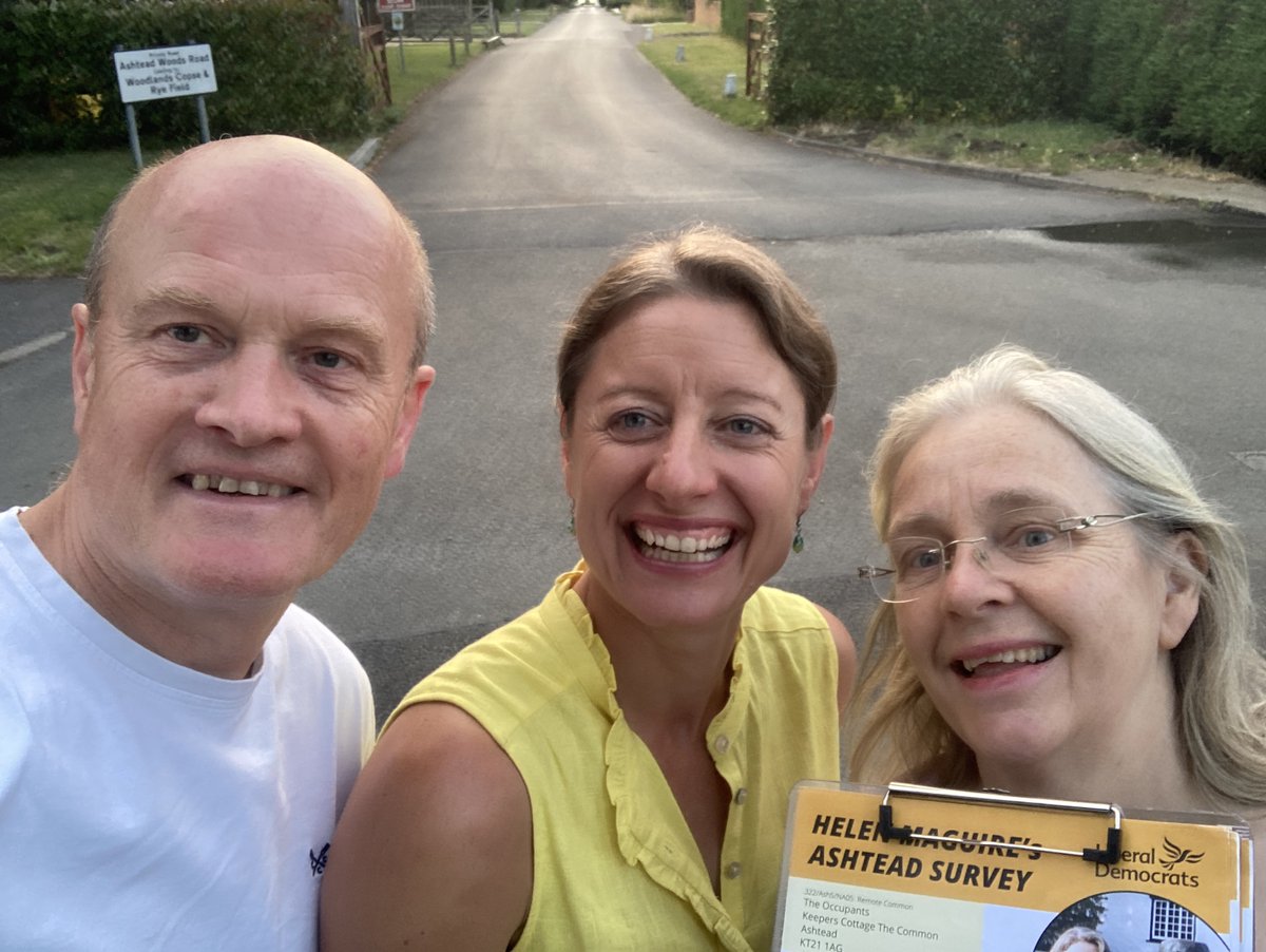 What a nice way to spend a summer's evening with fellow @LibDems in #Ashtead understanding the issues that really matter to local people. #NHS and #costofliving are hot topics as well as frustration with the current government. @MVLibDems