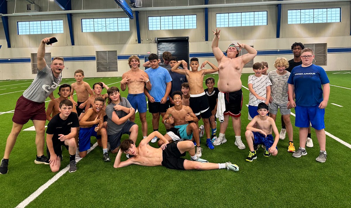 PCnowisthetime's tweet photo. Week 4 ✅ 

A week filled with consistent effort and energy! 
@LindaleAthleti1 finished off the month of June on 🔥! 

Big S/O to our ⭐️s of the week &amp; our comp winners! 

HI: Kyeson, David , Clint   
DEV: Brylinn, Colton  

The future is bright for the Eagles🦅 

#UNITY
#ALLIN https://t.co/0Bgkvbil8l