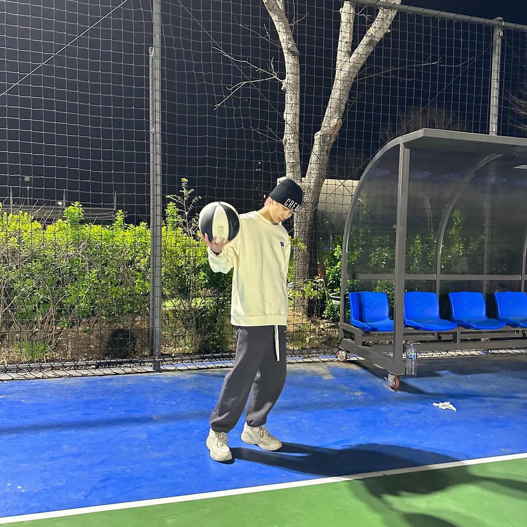 MiraeMexico's tweet photo. (Actualizacion) 28•06•23
(Instagram MIRAE)
[ #Lien ]
Me gusta el Basketball 💜
°
Trad: @miraemexico 
#MIRAE #미래소년
#NOW #나우 #리안
#SHIMADASHOU #시마다쇼 https://t.co/4KttO1AHWa