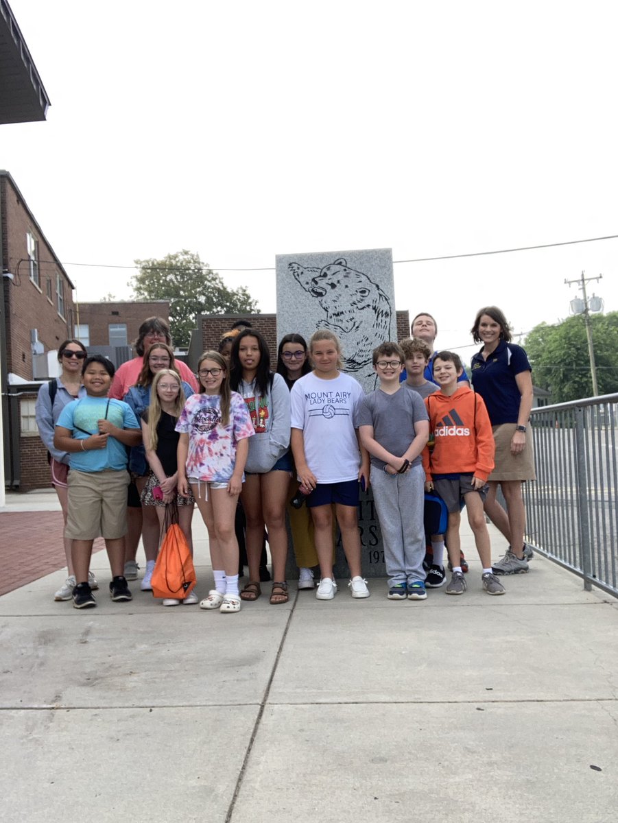 SarahKnott4's tweet photo. MACS students participating in Surry Community College career exploration camp. Students explored- hair, makeup & nails, medical, arts, steam and business careers during the week. All students seemed to have had a fun filled week of fun learning. #masummer #macsawesome https://t.co/4UNKF2wcx3