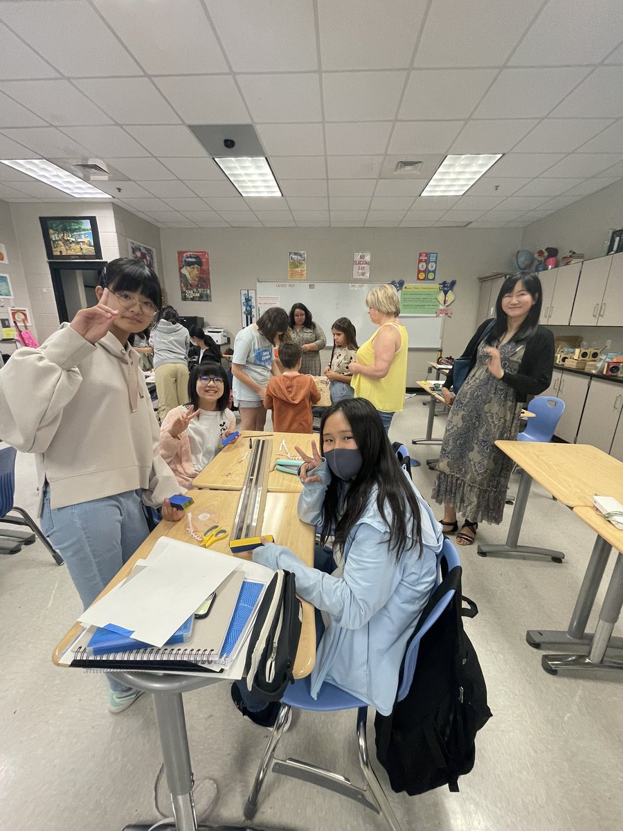SevimWhitaker's tweet photo. Secondary EL Camp closing day! Families joined in on assisting their child with a STEM activity, and then mingled with other families over lunch! What a wonderful day!#Mcslearns, #mscesl #mcsELcamp https://t.co/ioQ48ZvMk6