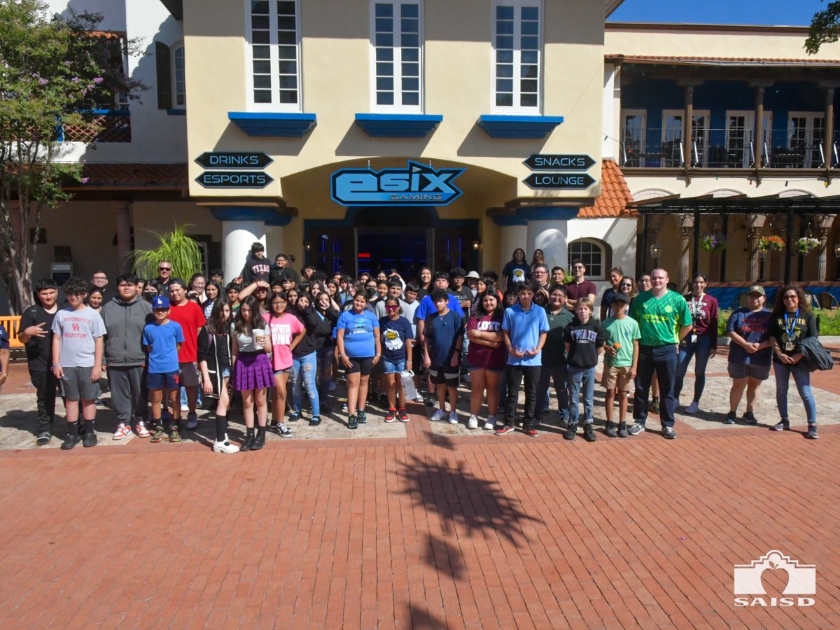 SAISD's tweet image. The Path Finders summer program shared career possibilities in Esports at the esix Game Arena at Six Flags Fiesta Texas.
El programa de verano Path Finders brindo oportunidades profesionales en los deportes electrónicos con una visita al esix Game Arena en Six Flags Fiesta Texas.