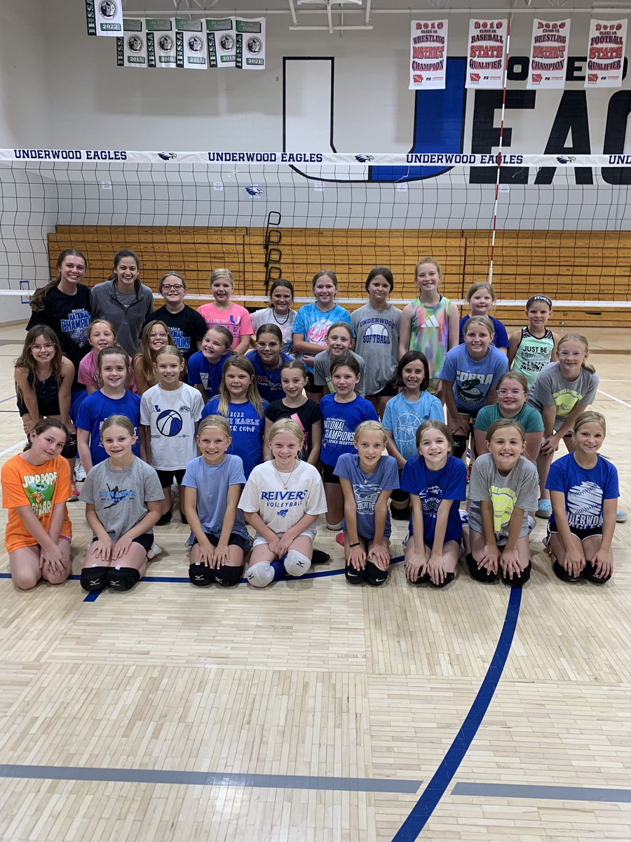Day 3 of camp ☑️
Huge thank you to the <a href="/ReiverVB/">IW Reiver Volleyball</a> staff and player Jessie!! Loved the hard work and improvement we saw this week!