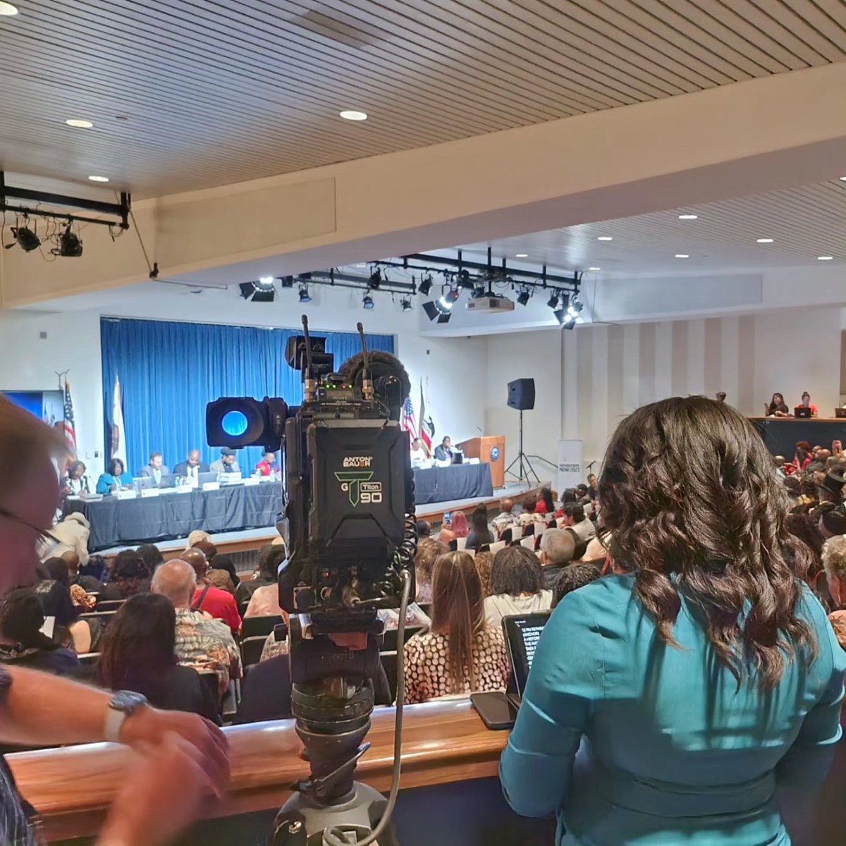 cjecofficial's tweet image. FULL HOUSE today @ the FINAL California Reparations Task Force Public Hearings in Sacramento!!! You KNOW @cjecofficial was in the HOUSE!! Stay tuned for more pics and scenes from the scene today!! #CaliforniaReparations #CaliforniaReparationsTaskForce