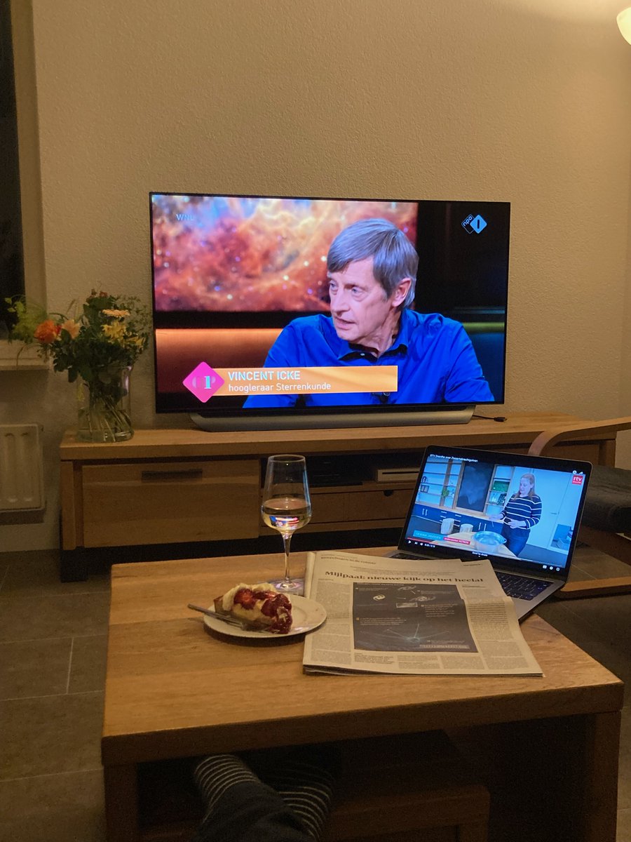 gemske79's tweet photo. @mariekebaan @op1 @RTVDrenthe @EPTAGW @op1npo Maar do I give a f**? Not a nanobit. De belangrijke dingen zijn: ik relax na een dag vol media oa @Astro_Govert @JeanPaulKeulen @RTVDrenthe @gieljandevries met @EmmaWateren. Mijn ouders zijn trots. Ik heb wijn, taart met @cgbassa en kreeg bloemen van @astroTui. Succes! https://t.co/uZ8AkrpfUl