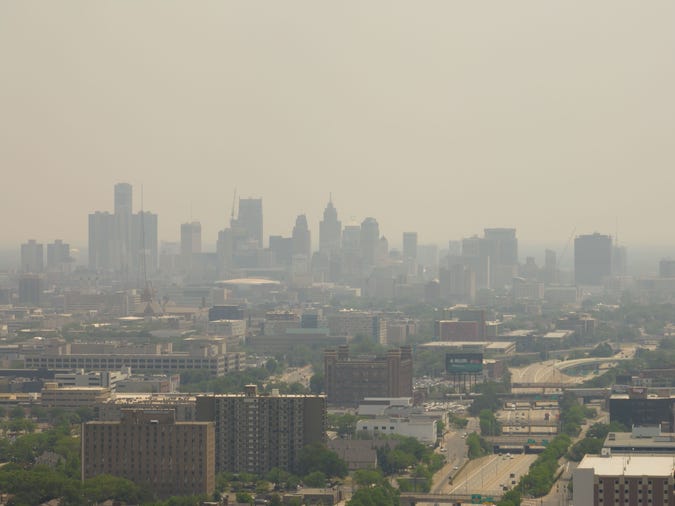 MaynardLaura's tweet image. In case you noticed I haven't been on in a really long time. I've been extremely sick, and I'm not gonna get any better. This pic is of downtown Detroit today. We once again have the worst air quality in the world! What?! I have end stage COPD. Breathing has become a sport! ACK!