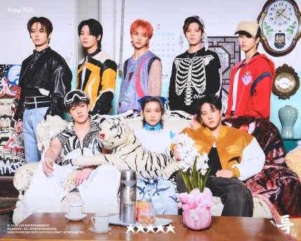 thefact_TMA's tweet photo. 🏆2023 TMA 포스타상 수상자 발표🏆

최종 1위. 스트레이키즈

수상자에게는 2023 TMA에서 트로피를 수여합니다. 축하합니다🎉

축하글 남기러가기
KO: https://t.co/JTeD257xvM
EN: https://t.co/frlCxFy0mW

#스트레이키즈 #TMA #StrayKids #더팩트뮤직어워즈 https://t.co/Qv5FLflDU3