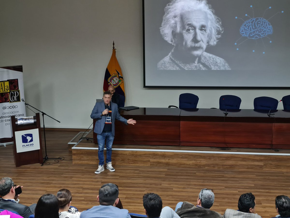 CIEESec's tweet photo. En #COMPOLOCAL, @marianof_ok señala que sin investigación no hay estrategia política, sin estrategia política no hay comunicación.
#EstrategiasDeGobierno https://t.co/oFsjlSVIjF