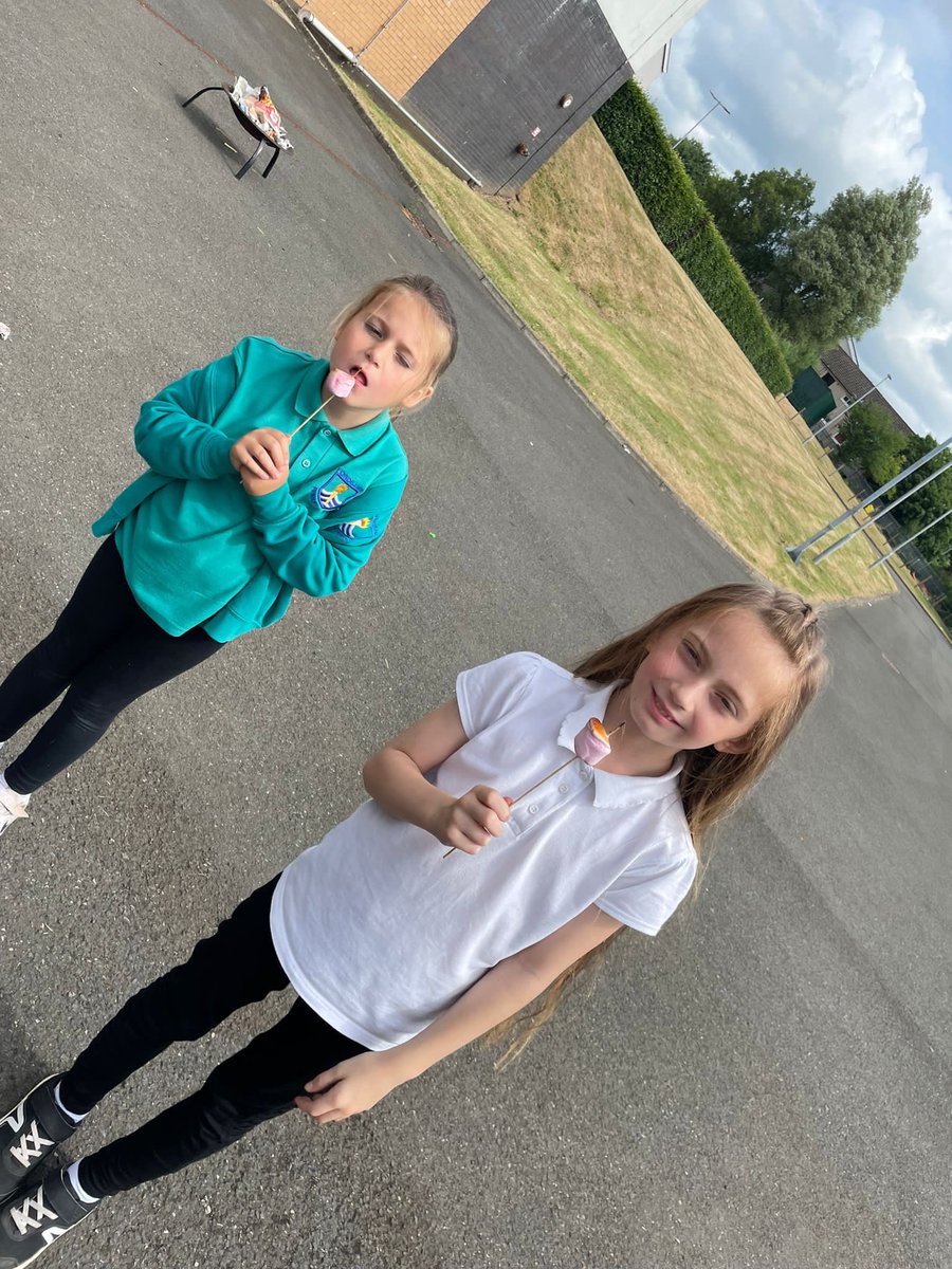 FordbankPS's tweet photo. Our #HealthWeek2023 went from strength to strength with multiple activities available as part of the #Fun31 day! Here, pupils safely made delicious sβmores outside in the sun. Special thanks to the Scouts for their resources π₯ https://t.co/eCBBAVRlgP