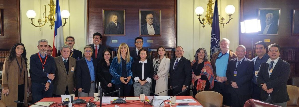 Académica de #IngenieríaUAI y secretaria de <a href="/mujeresIA/">Asociación Chilena Mujeres Inteligencia Artificial</a>, Romina Torres, participó en importantes reuniones: el taller regional para la actualización de la política nacional de #IA de <a href="/min_ciencia/">Ministerio de Ciencia</a> y la Submesa de Investigación Avanzada en Ciberseguridad de <a href="/Senado_Chile/">Senado Chile</a>. 🔝