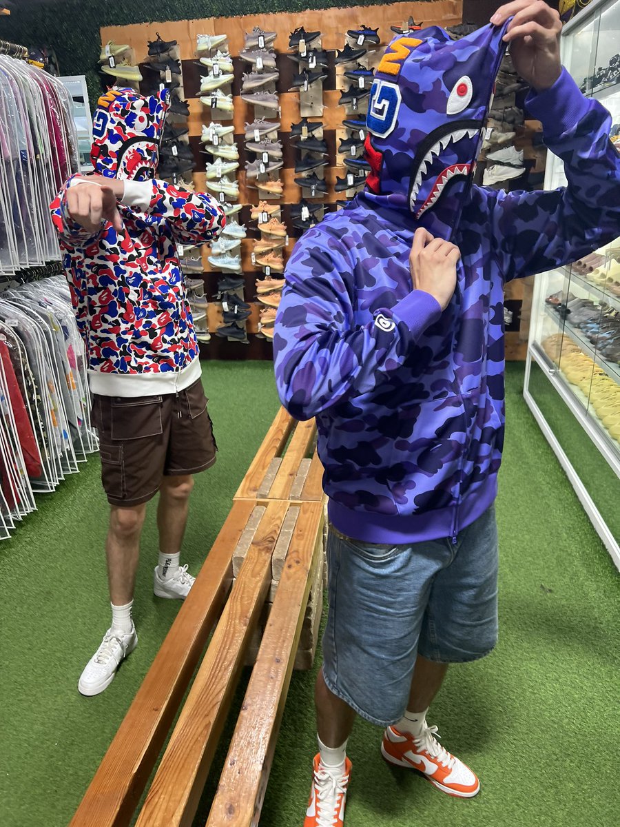 FUCKJBAR's tweet photo. Twin n nem https://t.co/6SXHL8DynN