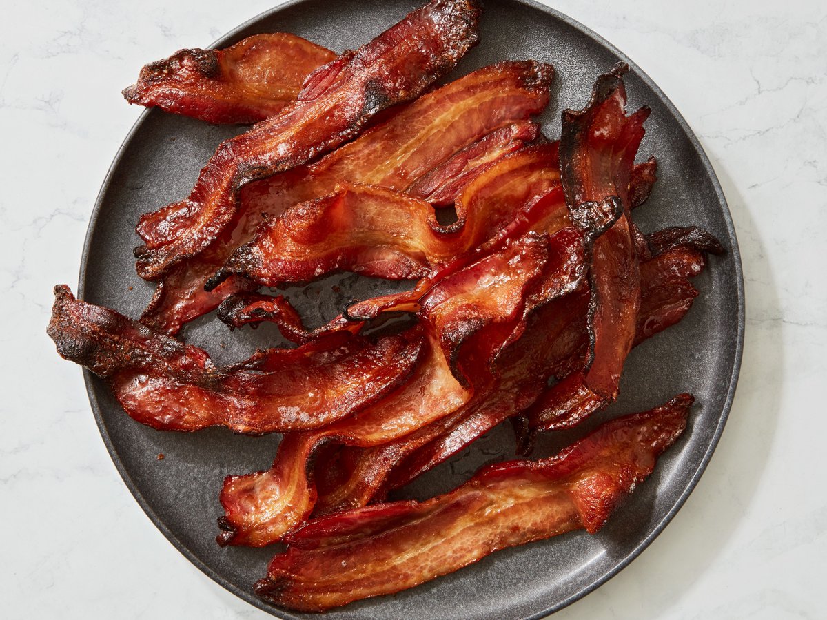 Was gibts denn heute in der Außenamtskantine zu essen? #BaconOfHope Da läuft sich die Küchenhilfe schon warm, um Frau Baerbock nachzufolgen.