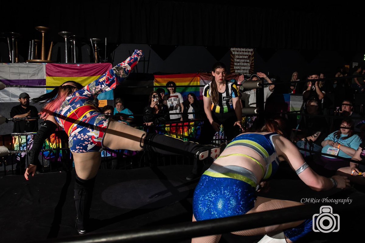 ✨Natural habitat ✨
#throwbackthursday #photo from match against @SarayaSaber in @PrimosWrestling Joan Jetsons Big Queer Launch 2 ‼️
🤼‍♀️
#kick #wrestler #prowrestler #thai #american #fight #wrestling #lgbtq #pride #summer #live #entertainment #colorado 
📸 : @CMRicePhoto