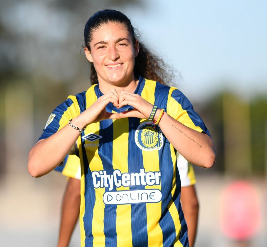 🇺🇦🎂 #CumpleCanalla | Le deseamos un muy feliz cumpleaños a <a href="/lopez/">Roger Lopez</a>.laraa , goleadora del #cARc.

¡Que termines tu día de manera Gigante Larigol! 

#VamosLasPibas🔵🟡