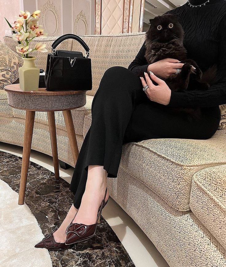 أفعل بهم ما يفعلون بك ولا تعاتب أحد.🦋✨️