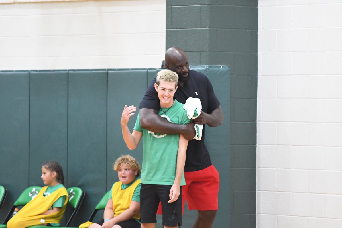 WCMessenger's tweet image. Shaquille O’Neal and Mandrae Collins came to Paradise to spread joy after hearing about the recent deaths of two Paradise students, Athena Strand and Kennedy Handley. 

While in Paradise, the NBA Hall of Famer donated $20k to foundations in honor of the two girls, also giving…