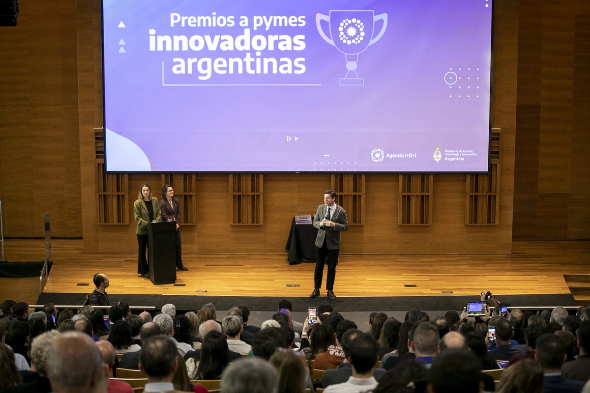 agenciaidiar's tweet photo. #PremiosPymesInnovadoras
🏆 Celebramos a las #pymes y #cooperativas argentinas que apuestan por la ciencia y la innovación. 

Premiamos a 60 empresas que se destacan entre las 1700 que apoyamos desde la Agencia I+D+i 🎉

⭐Conocé a todas las ganadoras:
https://t.co/Ri7QwrmCNC https://t.co/iPmGMOFiz1
