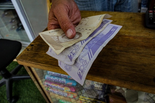 📈💼 Economista José M. Puente: Crecimiento económico en Venezuela estimado en 2%-3% este año, lejos del pronóstico inicial del 5%. Con contracción del 8%, caída de ingresos y problemas de abastecimiento, urge programa de estabilización para impulsar economía. #Venezuela