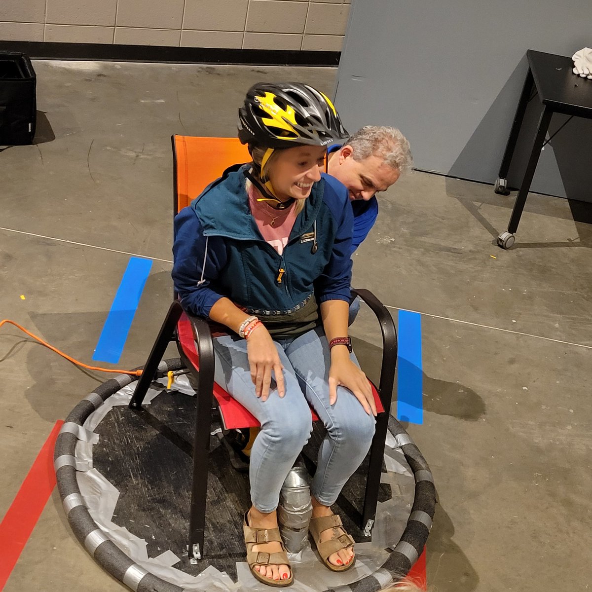 RuthHowell3's tweet image. @KCotter060708 look at your sweet teacher! Love her! @RoperMountain #SciencePlus