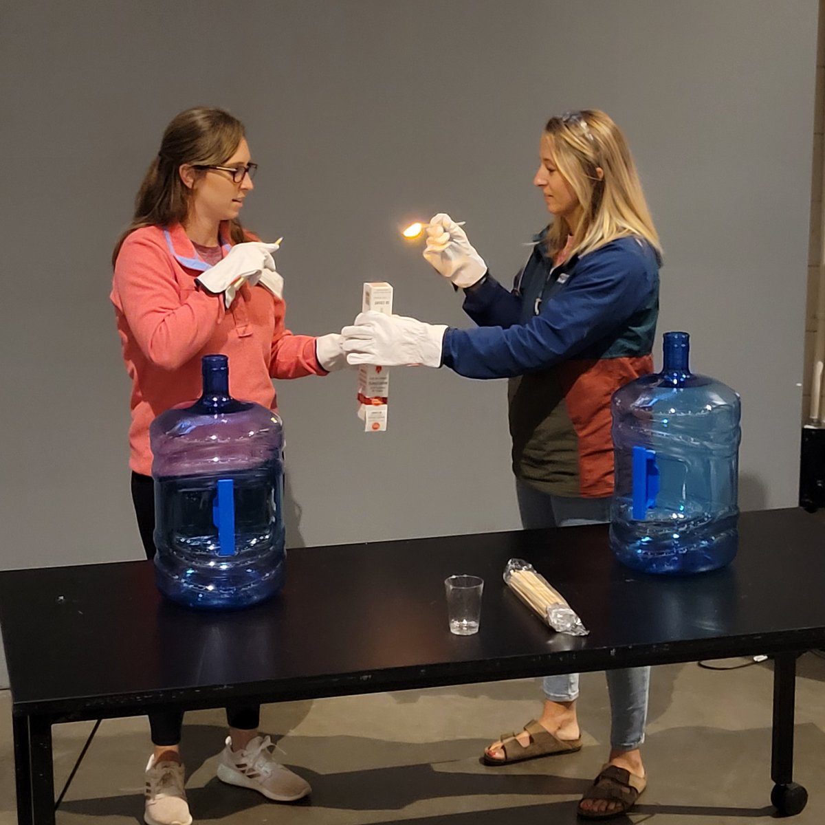 RuthHowell3's tweet image. @KCotter060708 look at your sweet teacher! Love her! @RoperMountain #SciencePlus