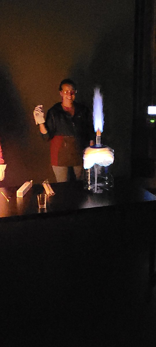 RuthHowell3's tweet image. @KCotter060708 look at your sweet teacher! Love her! @RoperMountain #SciencePlus