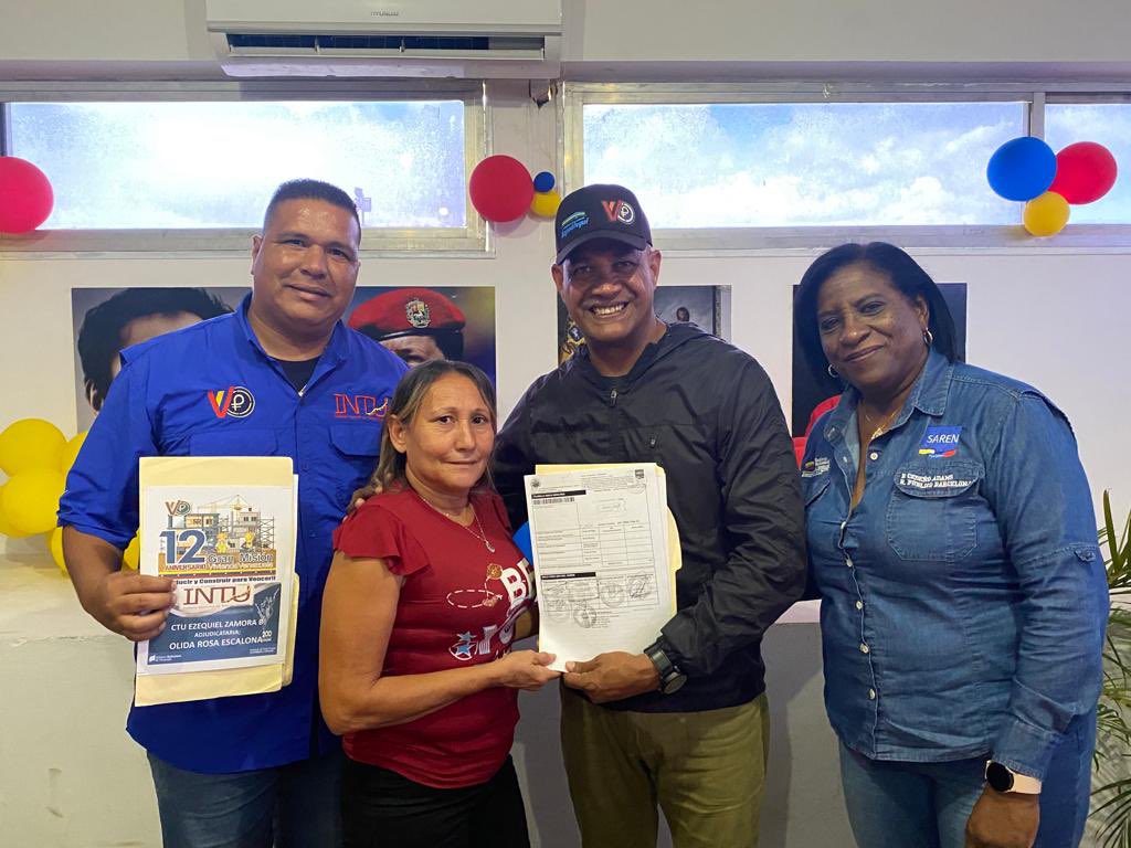 Minhvi_Oficial's tweet photo. 📄 #TeInformamos || Este jueves fueron entregados 50 Títulos de Tierra Urbana en el Edo. #Anzoátegui para de esta manera #EmpoderarAlPoderPopular como lo ha instruido nuestro Pdte. @NicolasMaduro https://t.co/wrsPOJDyhY