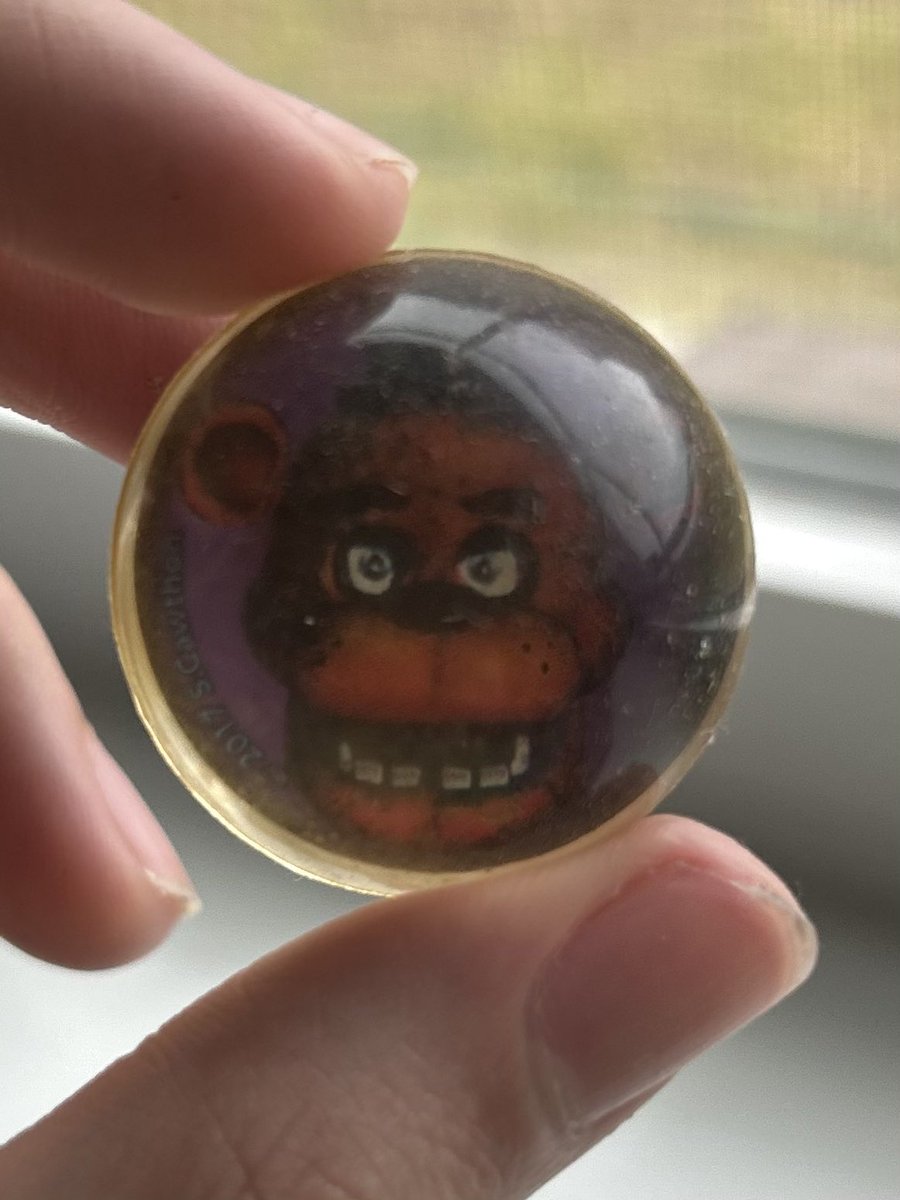 morpwingz's tweet image. my mom walked in my room and handed me a fucking fnaf bouncy ball
does literally anyone else have these? i have no memory of buying it