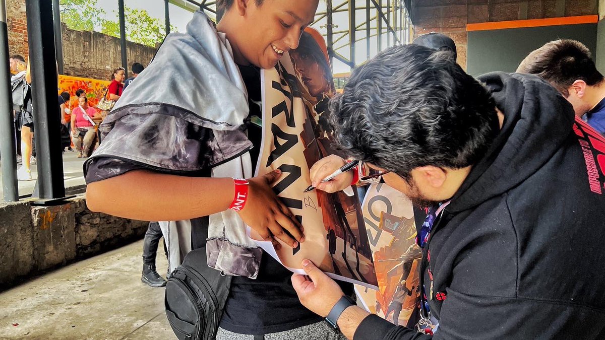 blue_mx1's tweet photo. Gracias a toda la gente hermosa que vino a saludarme al evento #deathmatchdefinitivo de @VALORANTLATAM y quisieron llevarse algo de mi, siempre estarán en mi corazón 🫶🏻 GGWP! https://t.co/x15PngreHN