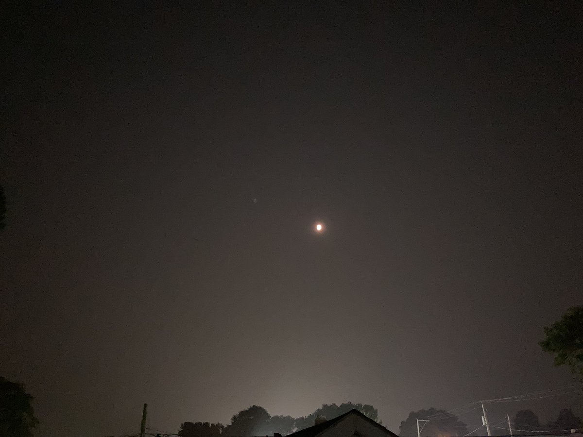A little too bright for almost being midnight. The #wildfiresmoke is crazy. #CanadianWildfires #smoke #crazyweather #LancasterCounty #wildfiresmokeinPA #poorairquality #ItsAmazingOutThere #PennsylvaniaWeather