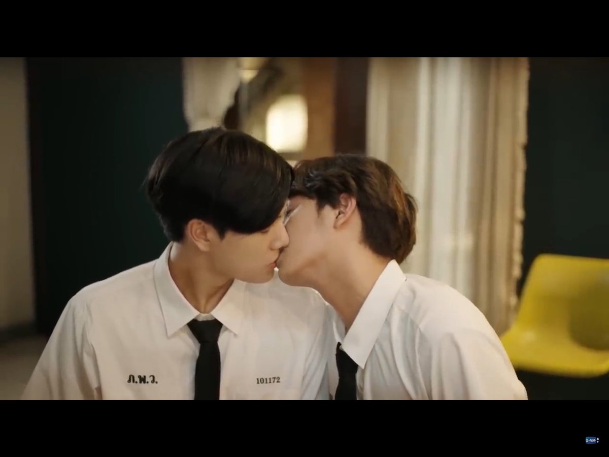 PalmOfPond's tweet photo. Anyone upset over #ppnaravit kissing #Jaoyngs in #LonelinessSociety
Just know #phuwintang had kissed #chimonac in #NeverLetMeGo
Phuwin’s character, Ice had sex and knocked up Kim in #WarpEffect
Pond has made out with a co-star in #DirtyLaundry
They are actors doing their jobs.😂 https://t.co/vqqZW3q8B4