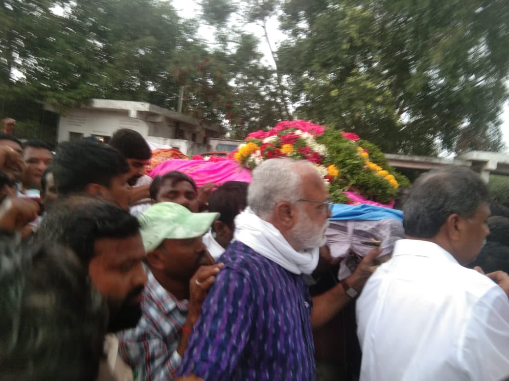 VedakumarManik1's tweet photo. Sudden&amp;untimely death of the SAICHAND is huge void&amp;shock to Telanganites.who used his PATA as a INSTRUMENT for the Telangana movement &amp; its Reconstruction.For ever people of this region will remember.🌱☘️🌱
Veda Kumar Manikonda,
Chief Editor,
Deccan Land,Hyderabad https://t.co/rS5jVVSCfw