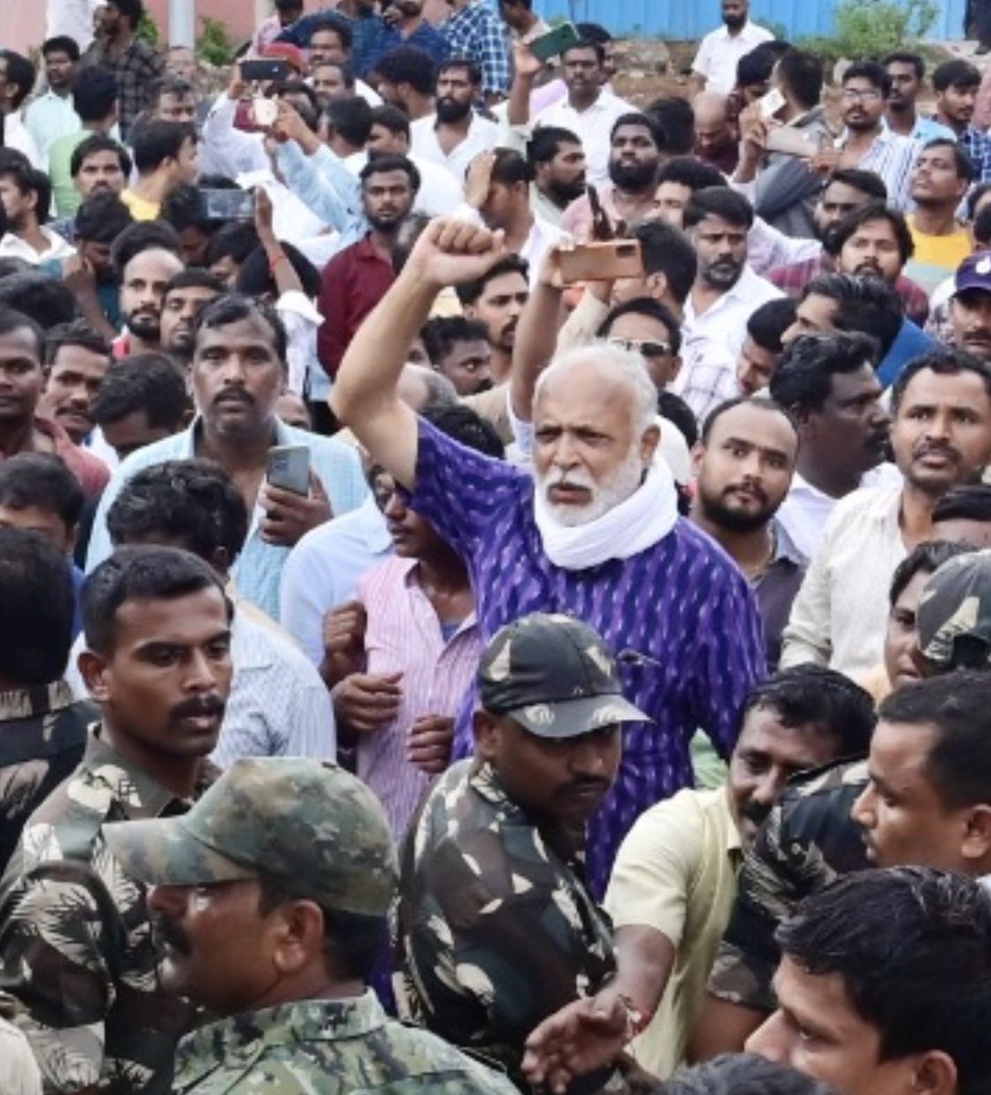VedakumarManik1's tweet photo. Sudden&amp;untimely death of the SAICHAND is huge void&amp;shock to Telanganites.who used his PATA as a INSTRUMENT for the Telangana movement &amp; its Reconstruction.For ever people of this region will remember.🌱☘️🌱
Veda Kumar Manikonda,
Chief Editor,
Deccan Land,Hyderabad https://t.co/rS5jVVSCfw
