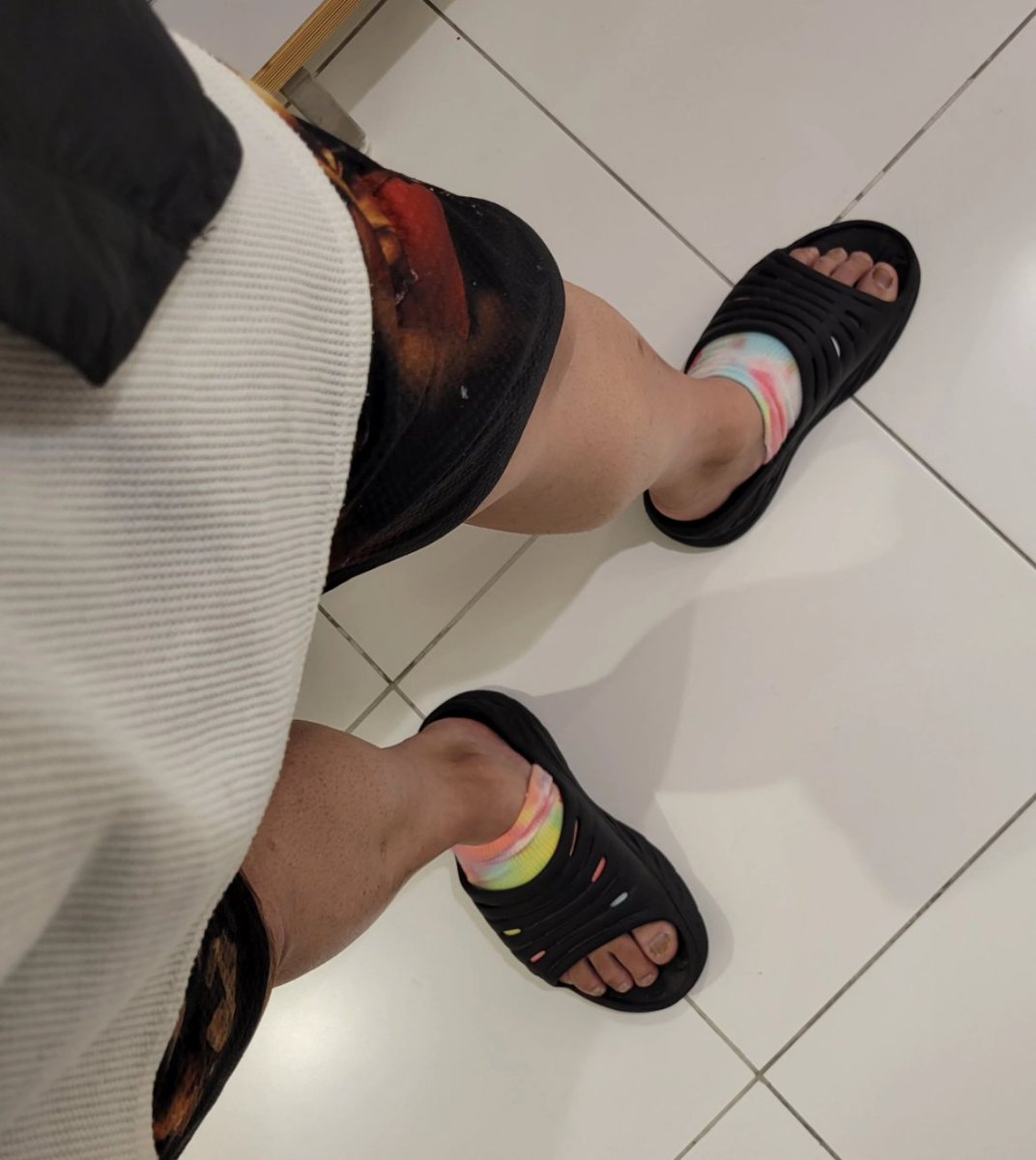 kusoyaro0812's tweet photo. 今日のクツ野郎
〜ドンキで買った土踏まずだけの靴下が悪くない件 編〜
#タイダイ #アメリカンラグシー #OCTOGAMBOL #shinkirou1 #GU #lafayette #絵画 #グンゼ #きもてぃー #hokaoneone #PORTER #古着 #古着好きな人と繋がりたい #スニーカー好きな人と繋がりたい #ハードオフファミリー https://t.co/3QjyMgEaS5
