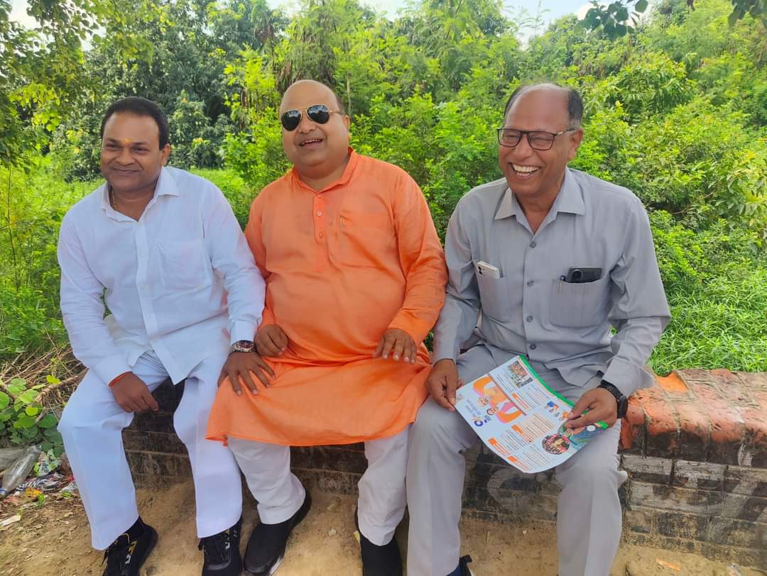 Bhujendra121's tweet photo. कल विधानसभा क्षेत्र नवाबगंज में जन संपर्क से समर्थन में मुख्य अतिथि परम आदरणीय श्री मा० संतोष कुमार गंगवार जी , मा० विधायक आदरणीय डॉ एम.पी. आर्य जी, ब्लॉक प्रमुख डॉ ए.के. गंगवार के साथ हमारी भी उपस्थिति रही मंडल अध्यक्ष श्री सरजू गंगवार जी के साथ सभी देव तुल्य कार्यकर्ता उपस्थित https://t.co/Oasaco4ofn