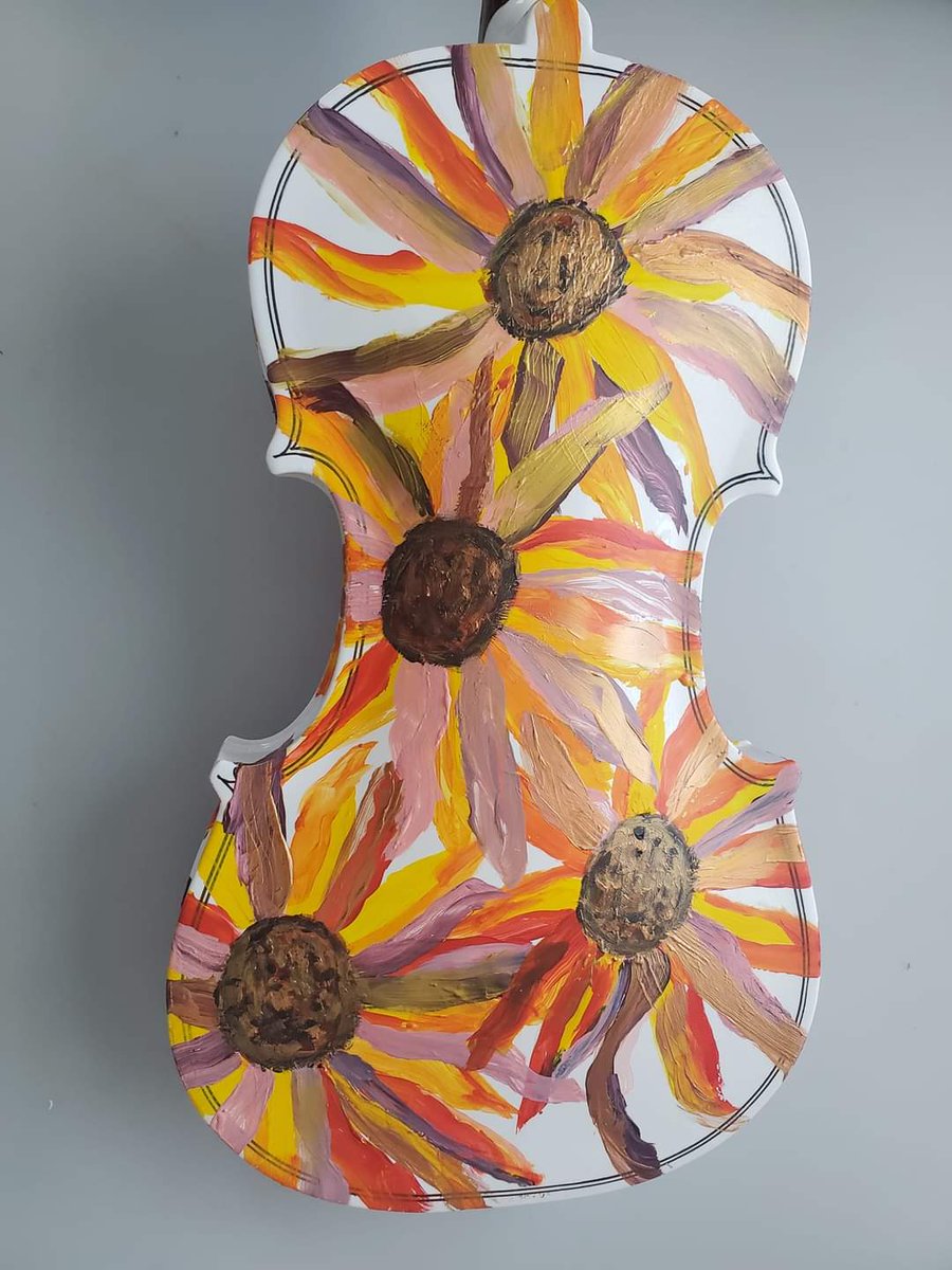 TheLadyBennu's tweet photo. Wildflower Wonder - My violin I painted 4 charity. It will B auctioned off 2 raise money 4 a school music program. Details forthcoming. I will post a creation video later. Spread Love!💜

#theladybennu #joy #love #artist #art #wildflowers #flowers #music #violin https://t.co/izSC1El6XF