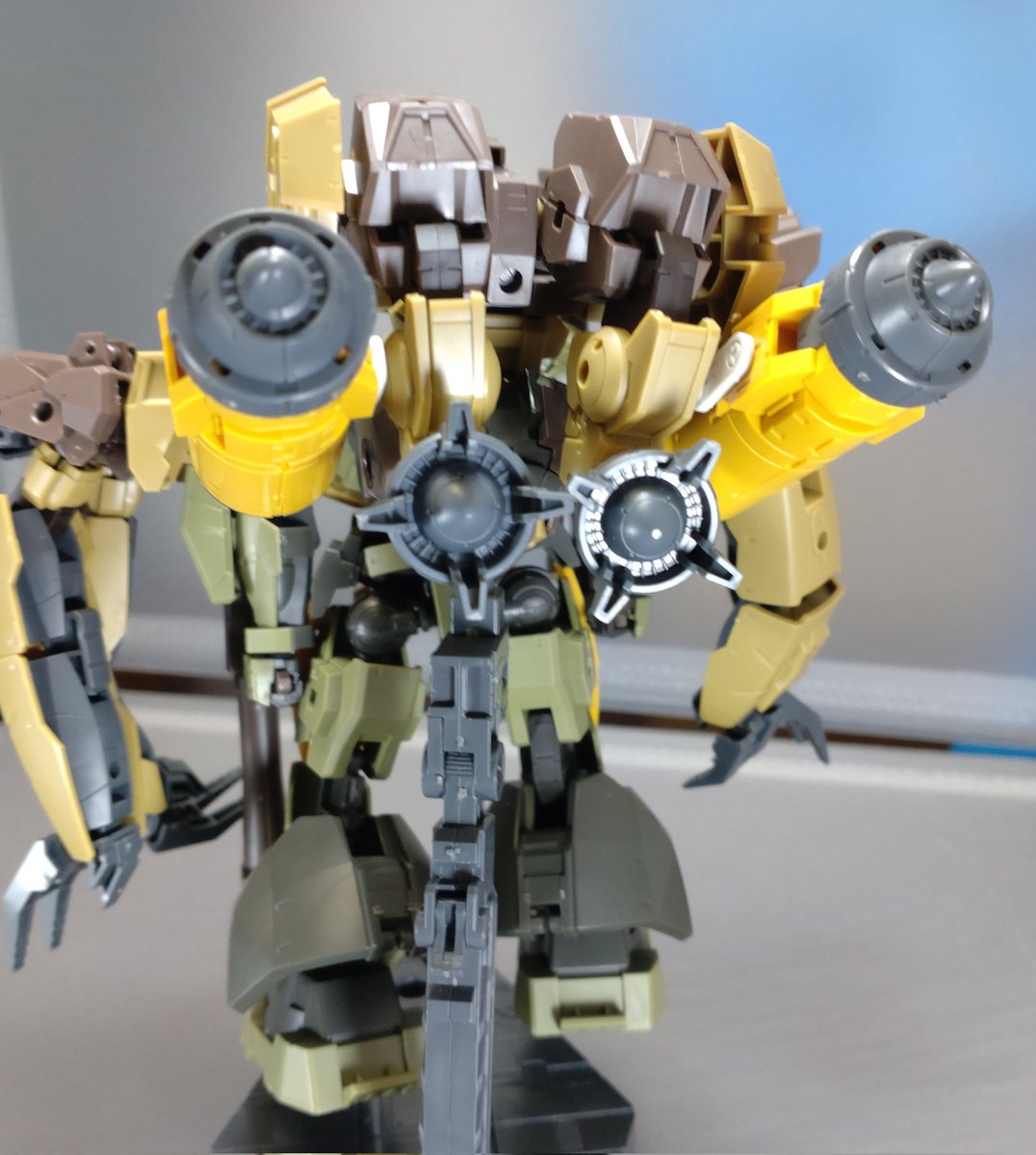 LECROSSBONES's tweet image. ヘビークラブ
#30MM古代都市戦
#30MMバイロン軍
遺跡への上陸作戦に参加した水陸両用機体
ガルドノヴァを改造した水中ユニットを装備することにより出力と活動時間をアップすることに成功した
盾としても機能する4本のサブアームにより高い格闘性能を誇る