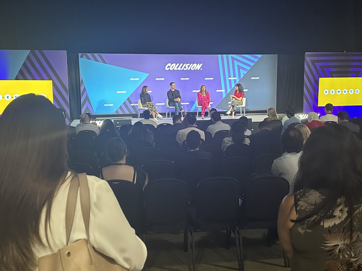 On Thursdays we wear pink (& red) ha - great seeing some of my broadcast favs @CollisionHQ #collisionconf