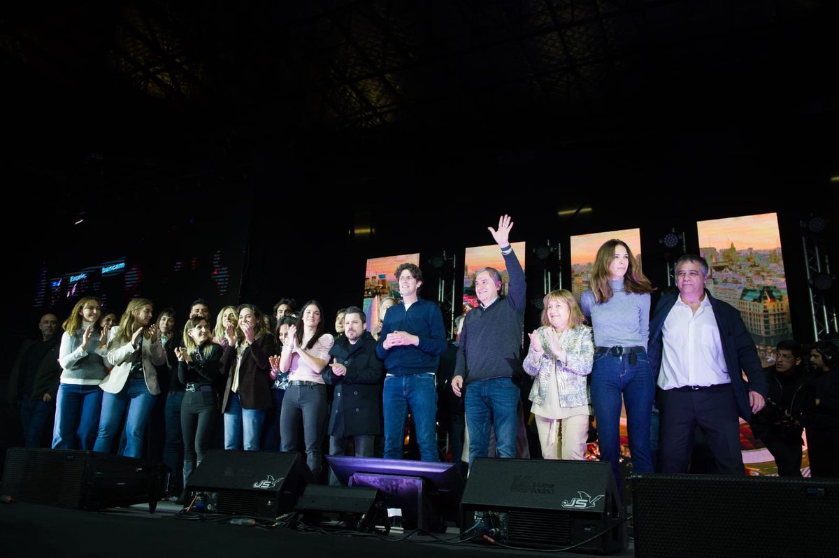 GerardoMorales's tweet photo. Un hombre con experiencia, visión y, por supuesto, radical. No tengo dudas de que @GugaLusto es el indicado para continuar la transformación de la ciudad de Buenos Aires. Nadie mejor que un porteño que conoce y entiende lo que necesitan sus propios vecinos. Toda la fuerza, Martín. ¡Adelante!