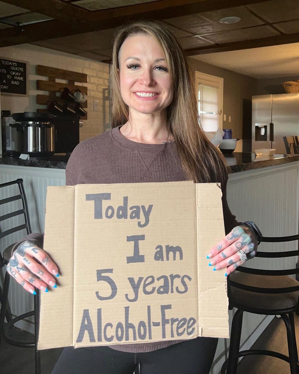 'Alcohol-free is good for me' 👌

Julie is living her best life with 5️⃣ years sober 👏

📷: jhfitlifestyle (IG) #Sober #Recovery #RecoveryPosse