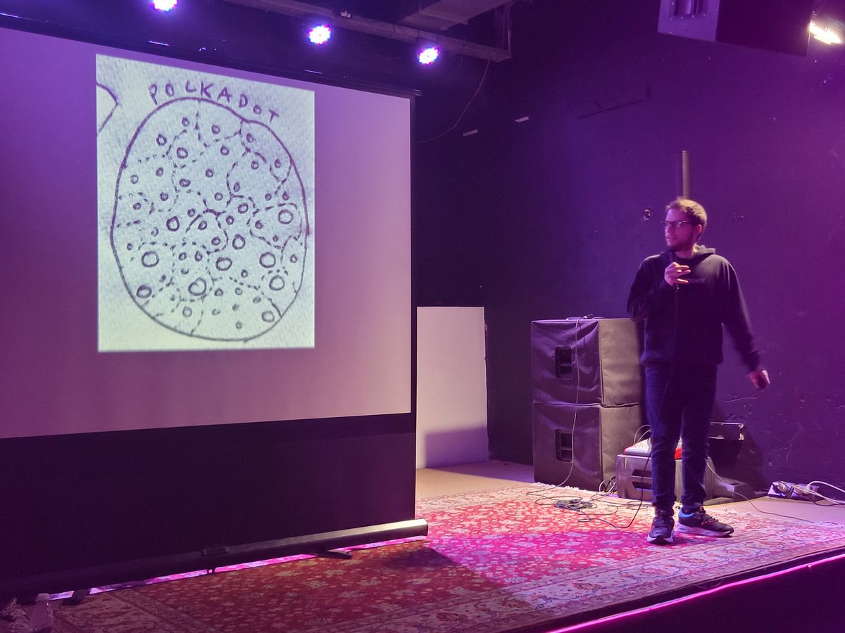 Day 2 - View Party Buenos Aires #PolkadotDecoded ✨

<a href="/briansasbon/">Brian 🧉</a> explaining <a href="/gavofyork/">Gavin Wood</a>'s vision of <a href="/Polkadot/">Polkadot</a> after his presentation in Copenhagen.