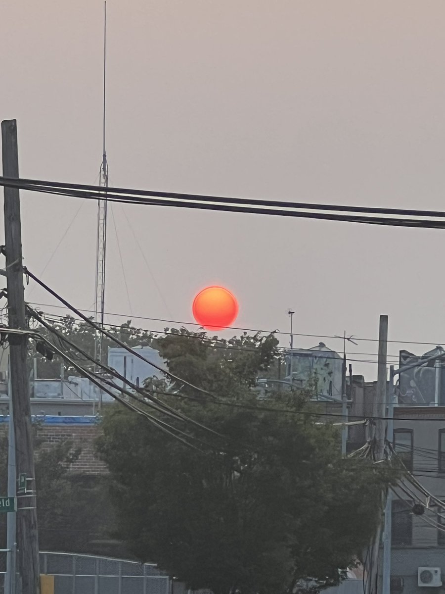 Look at the fuckin sun right now 😵‍💫