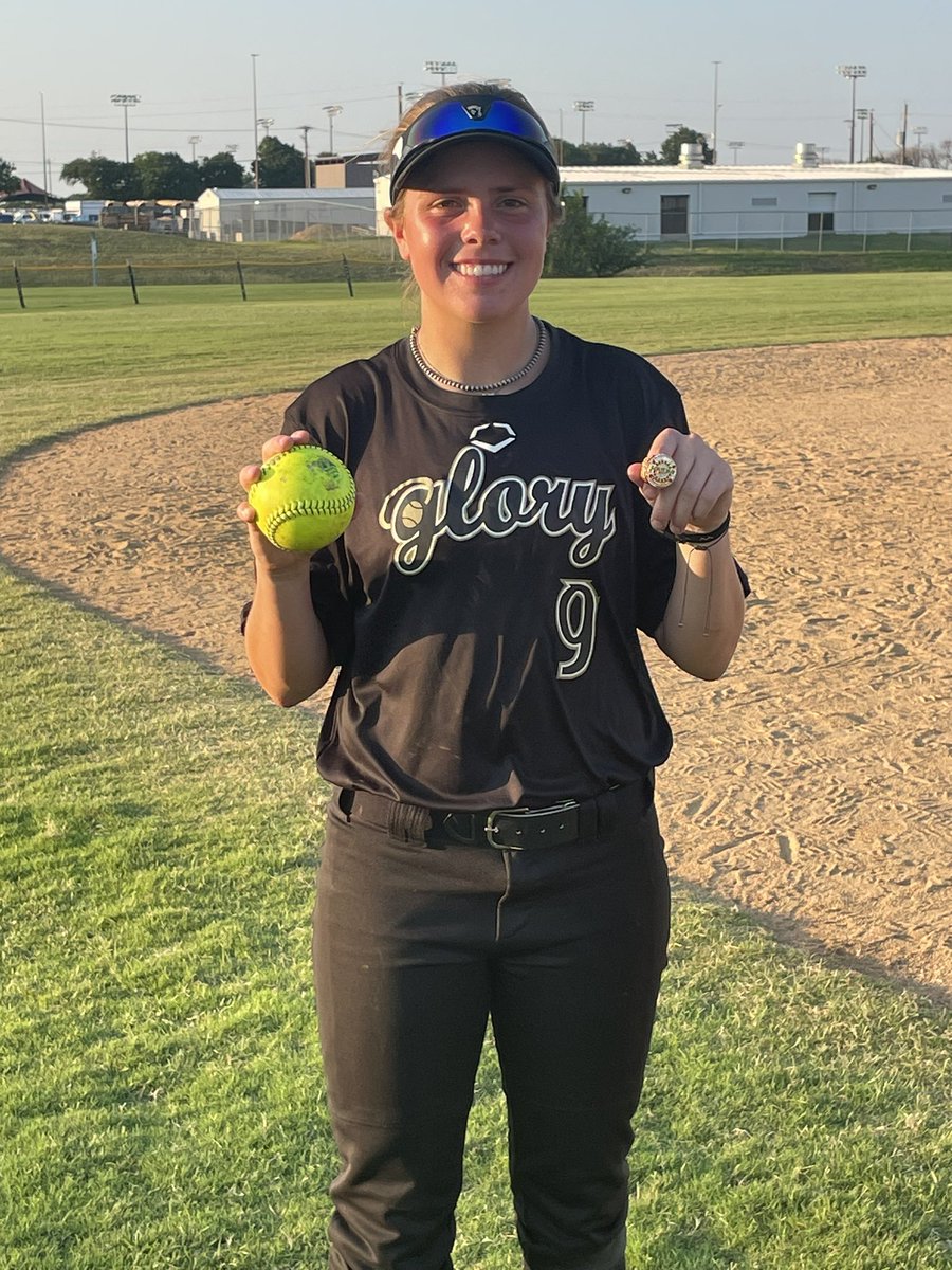 GloryAdkins18UNat’l tweet media