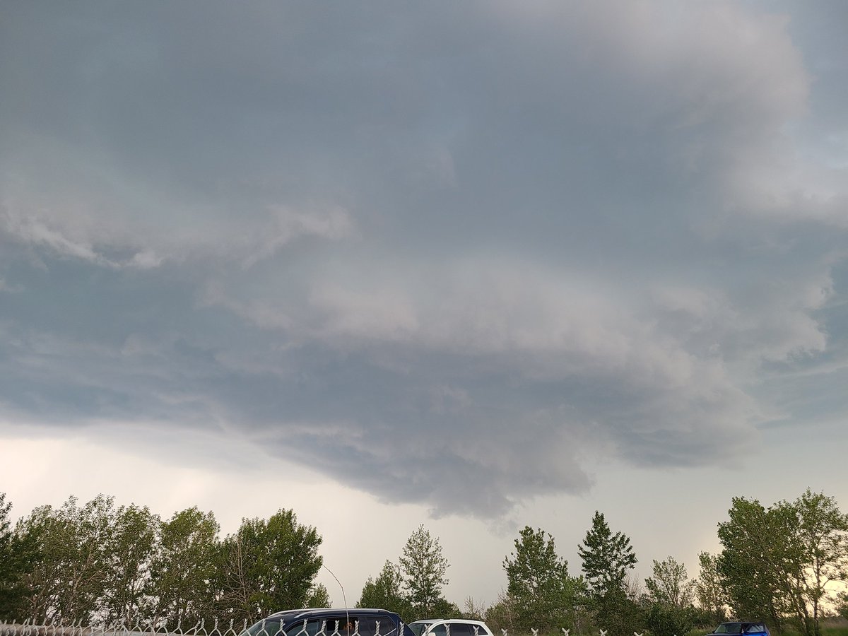 JustDaveGray's tweet photo. Storm over Calgary #abstorm https://t.co/dRxXIeiCem