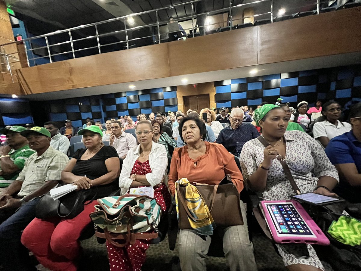 keylaReyna04's tweet photo. La Romana está segura con @FPcomunica y con el presidente @LeonelFernandez, #SeguimosCreciendo firmes y fortaleciendo cada vez más nuestros dirigentes.
@lfp026
#FPComunica
#RumboADosMillones
#RomanaFP
#LaRomanaConLeonel https://t.co/l5e8jbJXH6