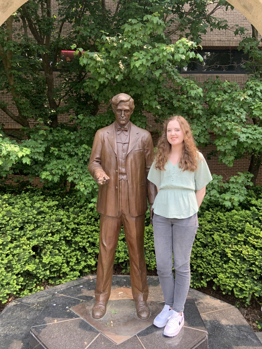 Introducing plant genomics <a href="/michiganstateu/">MSU</a> #REU intern Makayla Ritko from <a href="/IVCCEagles/">Illinois Valley Community College</a> - Makayla is studying how development and stress influences isoprene emission in plants with <a href="/SharkeyLabMSU/">Sharkey Lab</a> <a href="/TomSharkeyMSU/">Thomas D Sharkey</a> <a href="/MSU_PRI/">MSU Plant Resilience Institute @msupri.bsky.social</a> <a href="/MSUDOEPlantLab/">MSU-DOE Plant Research Laboratory</a> <a href="/MSUNatSci/">MSU College of Natural Science</a>