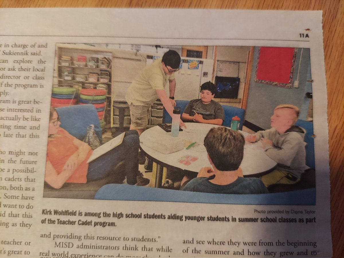 TMWohlfield's tweet photo. Hey! I may or may not know the #FutureTeacher in this picture in this week Fraser Chronicle #TeacherCadet @MrsBozinovski @McGuffeyJarod #OneProudMom https://t.co/ONR86M964Z