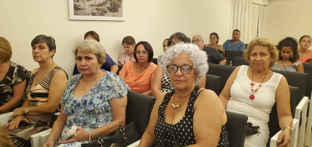 ling_santeiro's tweet photo. En #Cienfuegos investigadores principales del
@FinlayInstituto
actualizaron sobre el estado d desarrollo del candidato vacunal #QUIMI-Vio 💉para su introducción en el Programa Nacional. Aporte d l #ciencia🇨🇺❤️a favor d 👫 para reducir morbilidad y mortalidad 🏥 x el neumococo. https://t.co/BpywIsJhwH