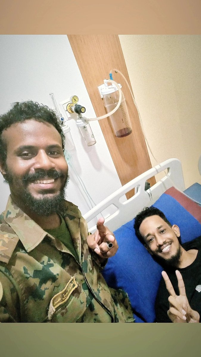 ahmedsiddig171's tweet photo. يمين تضحك ياوطن تاني
ويمين تمسح دميعاتك 
 منو القال  الظلام باقي ومنو القال الفرح فاتك😍✨ الأخ والرفيق والسنير البطل فراس فيصل امدك الله بالصحه والعافيه ودمت زخراً للوطن 
وكل عام وانتم بألففف خيير وعافيه https://t.co/l4RoH2UpPs