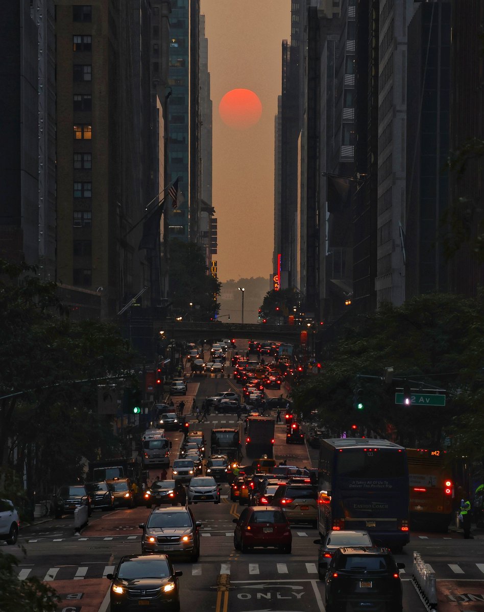 The sun is shrouded by heavy smoke from Canadian wildfires as it sets down 42nd Street, Thursday evening in New York City #newyork #newyorkcity #nyc #smoke <a href="/agreatbigcity/">A Great Big City</a> #sunset