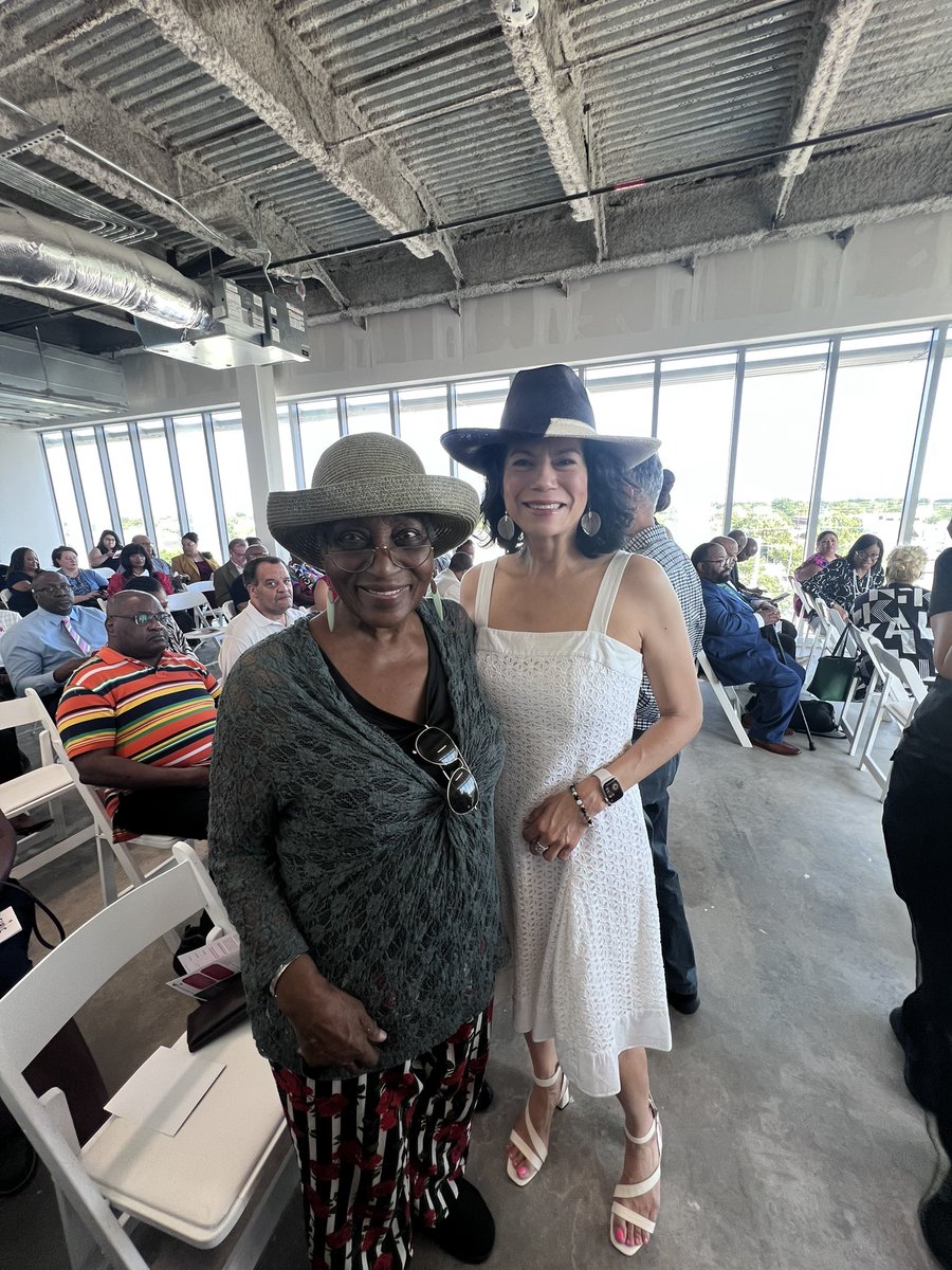 Reunited w/ longtime friends in #ThirdWard at <a href="/civichearttx/">Civic Heart</a>’s (FKA: Change Happens) open house! Loved catching up with everyone. It was also a welcome surprise to see my good friend <a href="/GFColeman/">Garnet Coleman</a> celebrating with us! These community services are crucial &amp; w/ Civic Heart reaching